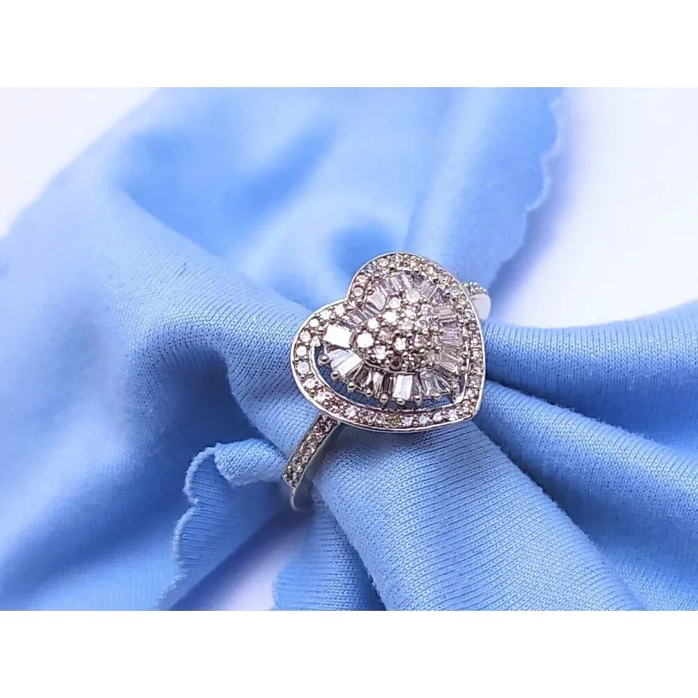 Unique 14K Karat Solid White Gold Designer Ladies Heart Diamond Ring - Size 7.25